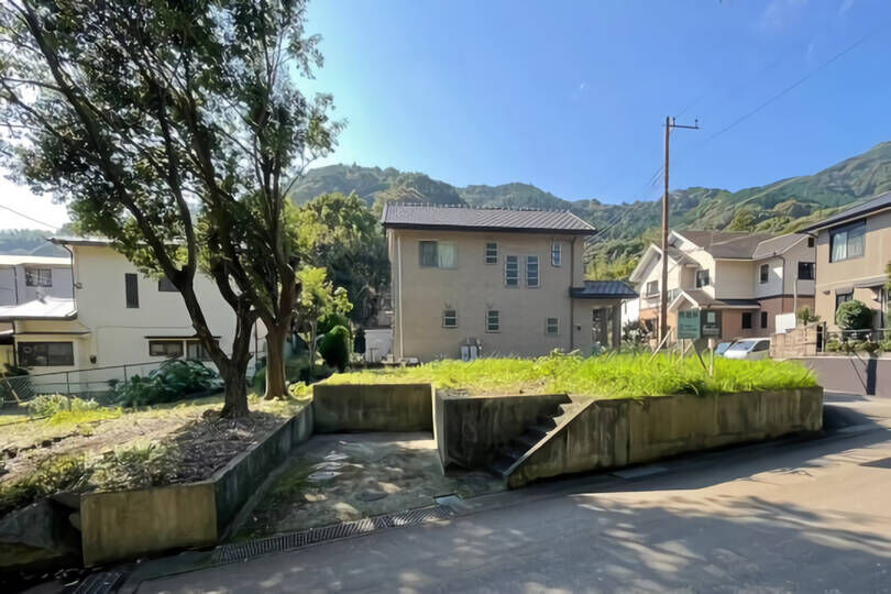 湯河原町鍛冶屋　閑静な住宅地内　約46坪　角地