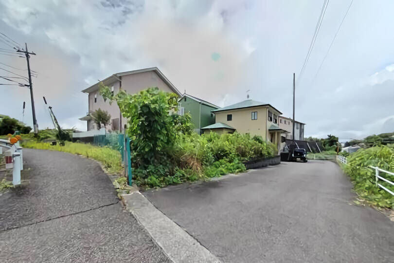 真鶴町岩　真鶴駅徒歩10分　県道沿いの角地　約45坪...