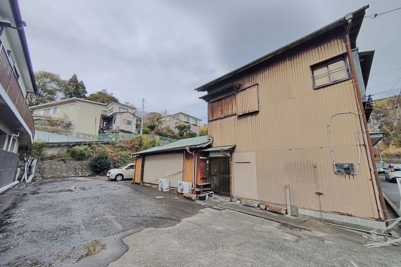 吉浜海岸まで徒歩１分　湯河原町吉浜の古家付き売地　約...