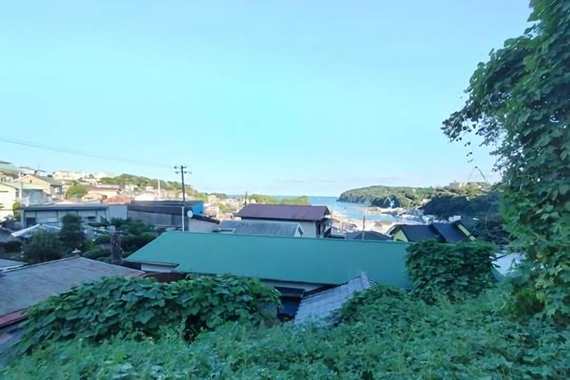 真鶴町真鶴 駅徒歩11分・生活便利エリアの真鶴港を眺望する221坪売地 画像9