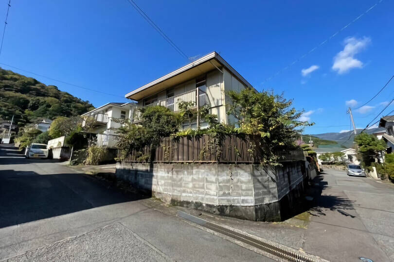 熱海市泉　ゆずり葉分譲地内　東南角地　4LDK戸建