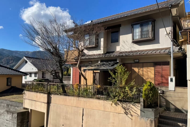 湯河原町宮上　山並みを眺望する長閑な環境　庭付4LD...