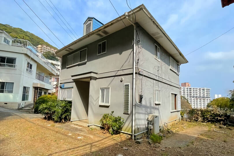 熱海市伊豆山 海を眺望する高台の閑静な住宅街 広々お...