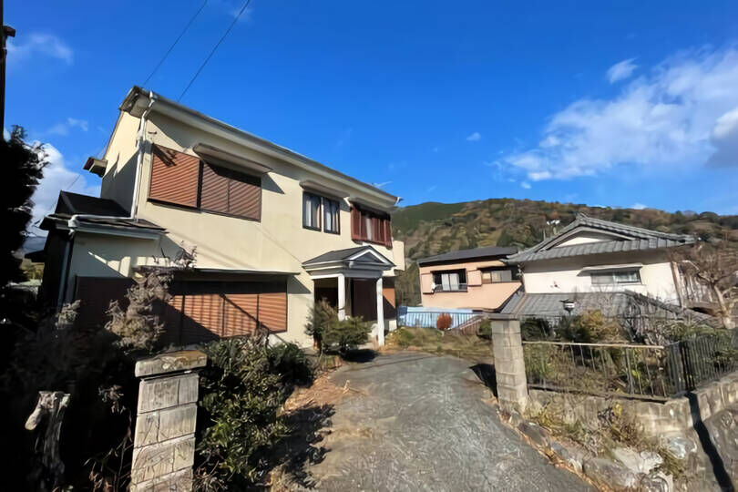 熱海市泉　バス停まで徒歩約1分　相模湾遠望　駐車場・...