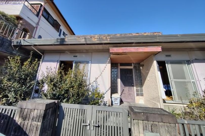 真鶴町真鶴　真鶴駅徒歩4分　軽量鉄骨造の５LDK戸建