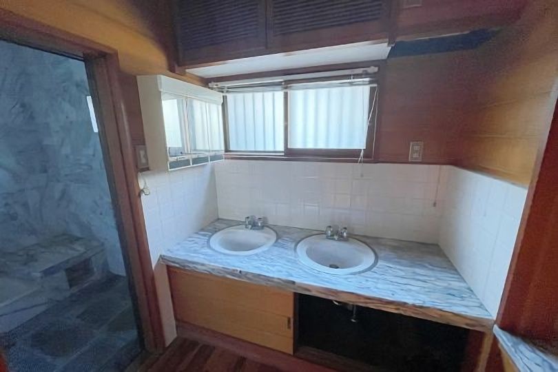 離れ　洗面室
