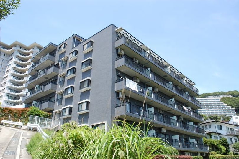 ロイヤルガーデン熱海伊豆山　お部屋から山並みと海を臨む　温泉大浴場付マンション 画像11